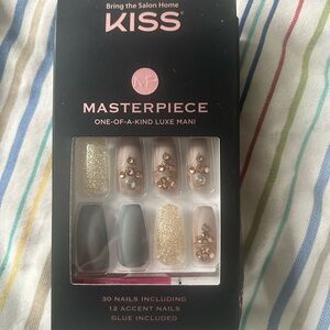 Kiss Masterpiece Luxe Mani - Gold and Gray